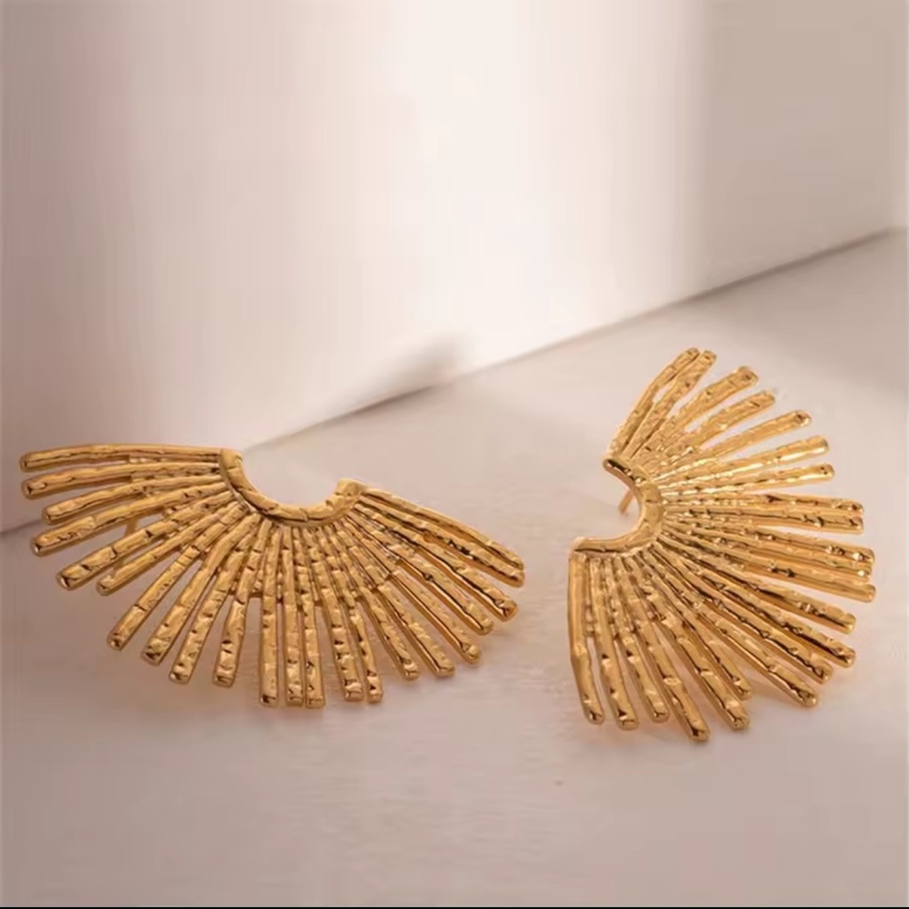 Gold Vintage Fan Leaf Earrings – Bold Statement Studs - Picture 2 of 4